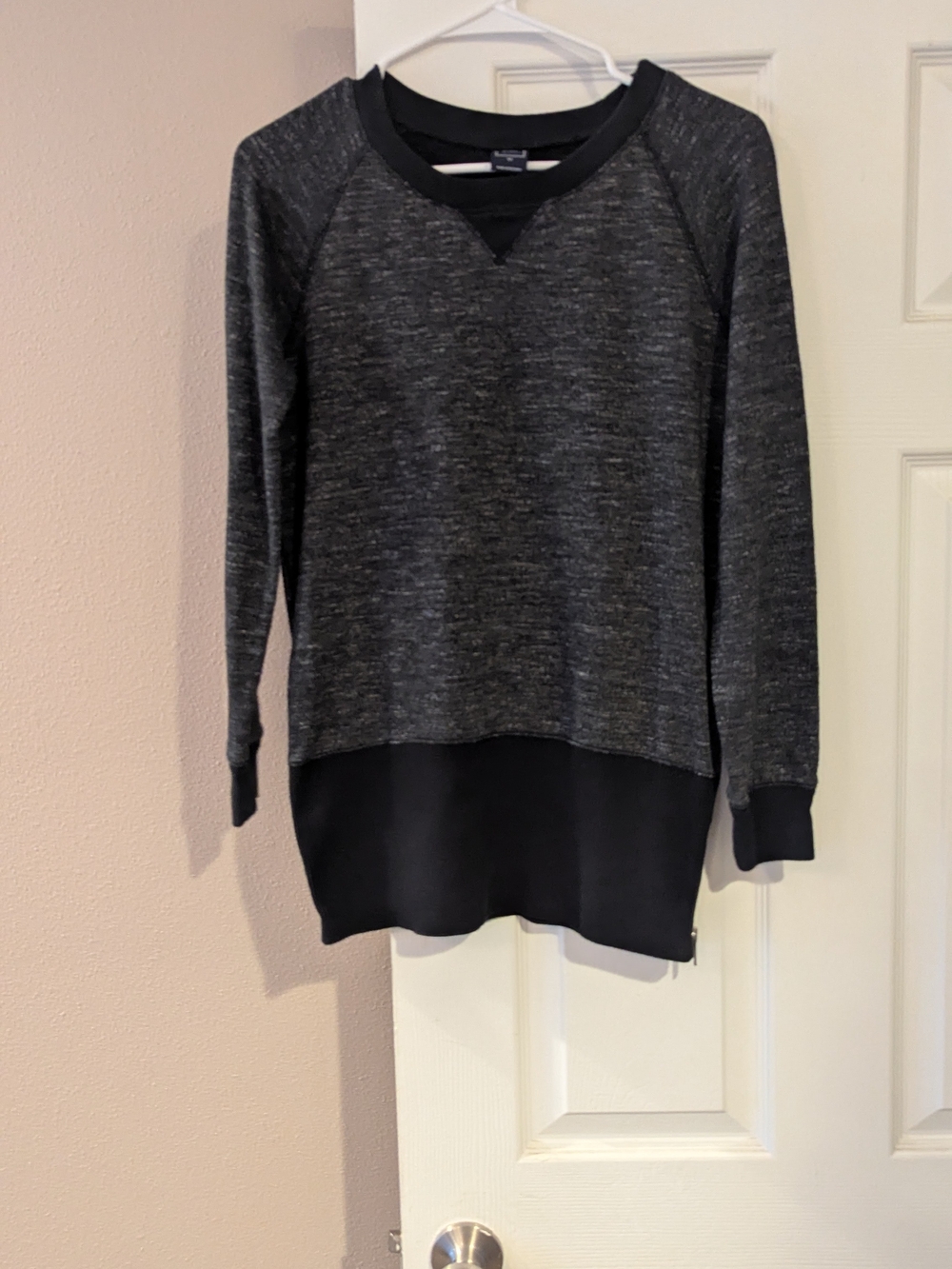 GAP Women's Dark Gray Marled Crewneck Sweater with Black Hem